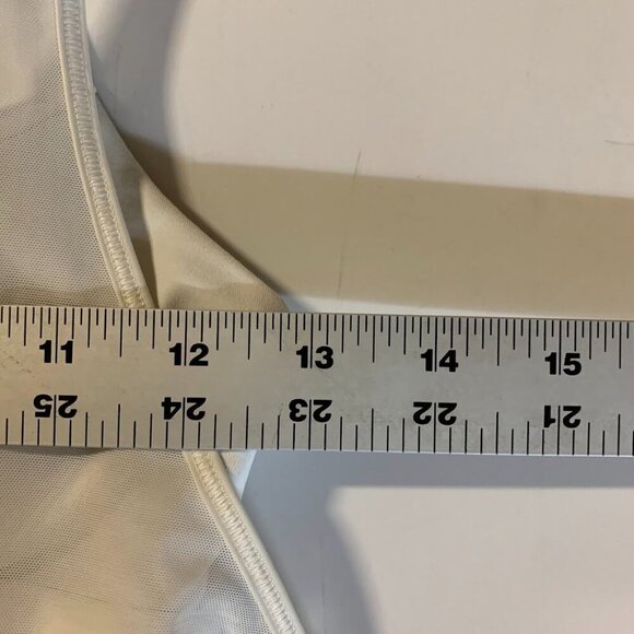 Lululemon Women's Twist Around Tank Light Support For C/D Cup White Bra Top SZ 4 - Picture 14 of 15